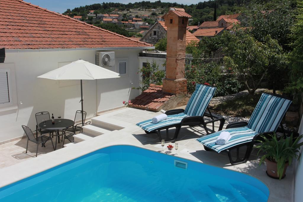 Holiday House Pine Tree Nerezisca Exteriér fotografie